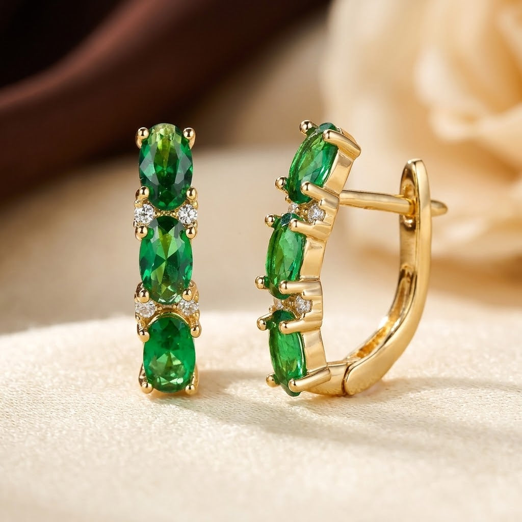 Brincos de argola verticais em ouro com acabamento em esmeralda, marca Rose & Oliver, detalhes elegantes e sofisticados