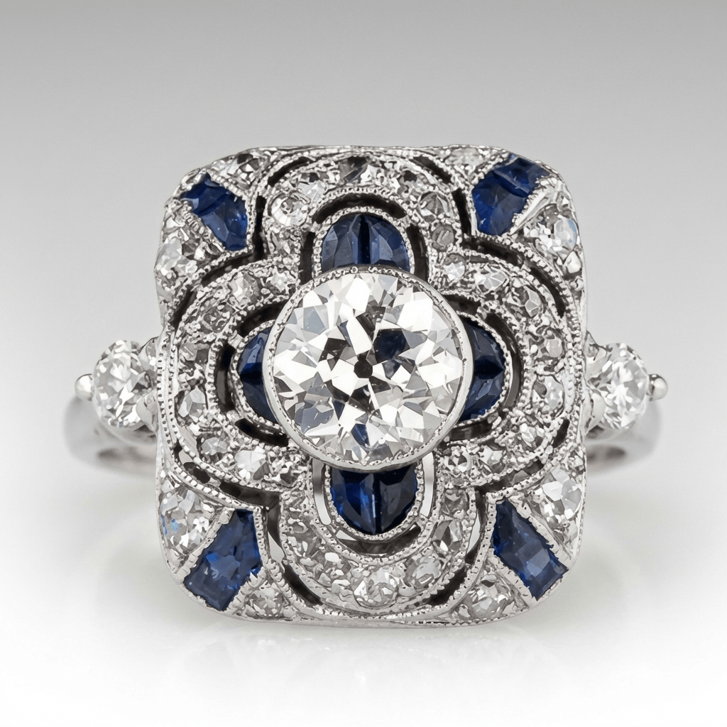 Anillo vintage de plata con diamantes y zafiro azul, diseño elegante de la marca Rose & Oliver, destacado en la imagen.