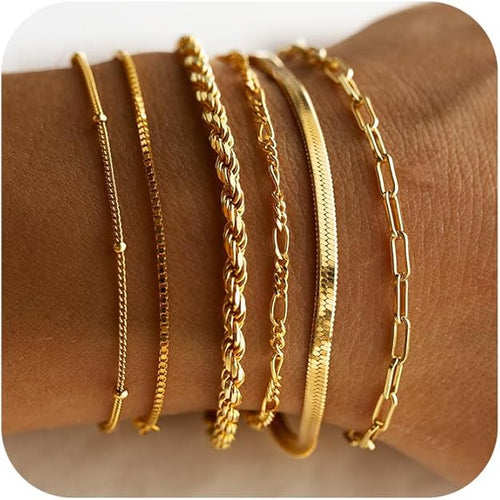 Set von Armreifen Vernetta™ Rose & Oliver in goldener Ausführung, mit feinen Details und eleganten Stilen für das Handgelenk
