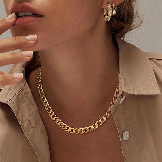 Goldene, chunky Cuban Link Halskette von Cavaro™ (Rose & Oliver), mit dicken Gliedern und glänzendem Finish – Hingucker am Hals.