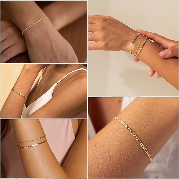 Set goldener Armbänder von Rose & Oliver (Vernetta™) mit eleganten Details, bereit zum Schmücken des Handgelenks.