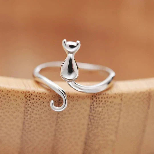 Offener Vintage-Ring mit Katze der Marke Rose & Oliver, kreatives und detailliertes Design aus gealtertem Silber.
