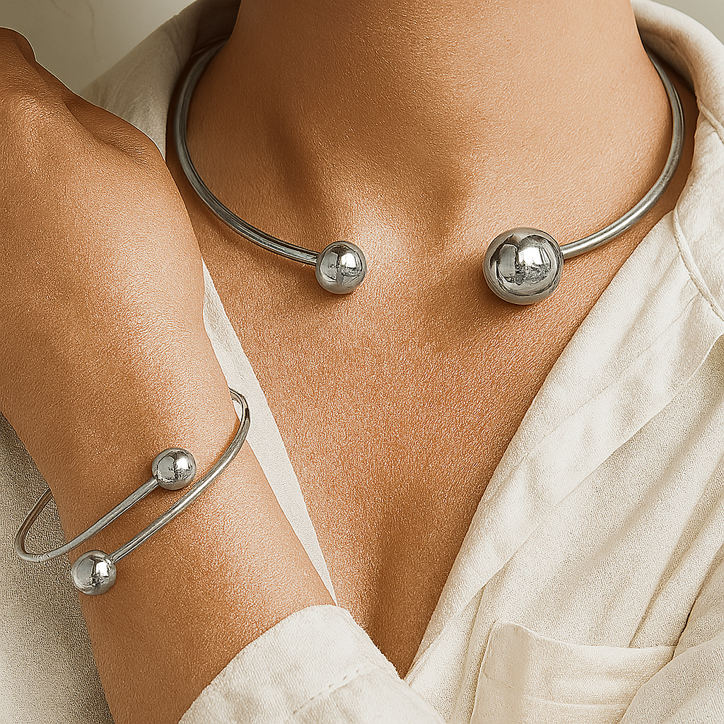 Conjunto de pulseras doradas Glow™ de Rose & Oliver, pulseras elegantes con acabado en oro para complementar tu look.