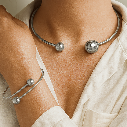 Conjunto de pulseras doradas Glow™ de Rose & Oliver, pulseras elegantes con acabado en oro para complementar tu look.