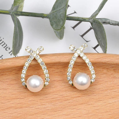 Brincos de pérola com glitter da Rose & Oliver, estilo elegante, com detalhes brilhantes em cristais e pérolas de imitação.