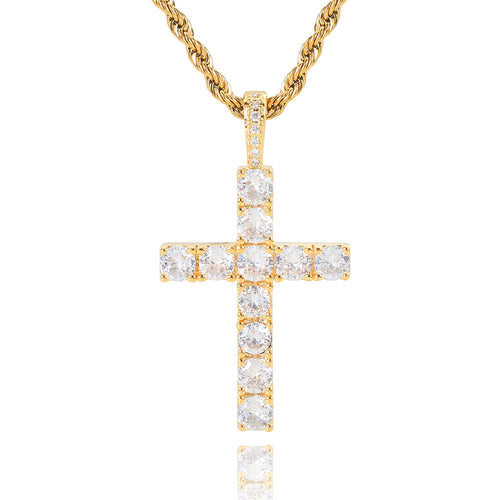 Colar Faith™ com cruz de moissanita dourada da Rose & Oliver, detalhes delicados na corrente e cruz brilhante.