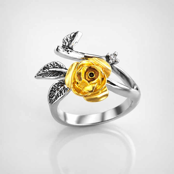 Anel de prata com rosa amarela oval, design elegante da marca Rose & Oliver, destaque para detalhes brilhantes.