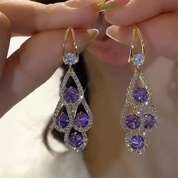 Pendientes de cristal morado en gota de la marca Rose & Oliver, elegantes accesorios de pendientes de plata con detalles brillantes.