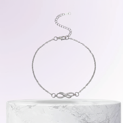 Pulsera de tobillo delicada Rose & Oliver Dana con dije de infinito en plata, detalles finos y elegantes para el tobillo.