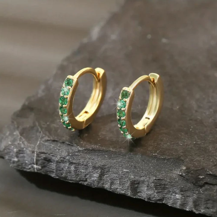 Aretes dorados de inspiración costera de Rose & Oliver, con diseño colgante elegante y detalles artesanales.