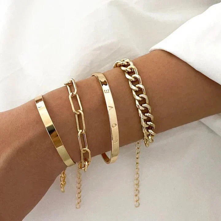 Set de pulseras doradas Elan™ de Rose & Oliver, pulseras de metal con acabado brillante y detalles elegantes.